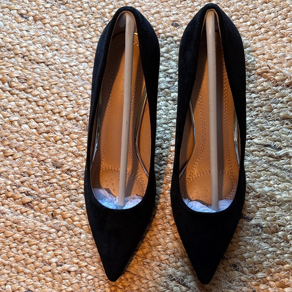 NIB Black Suede Pointed High Heels - Picture 4 of 6
